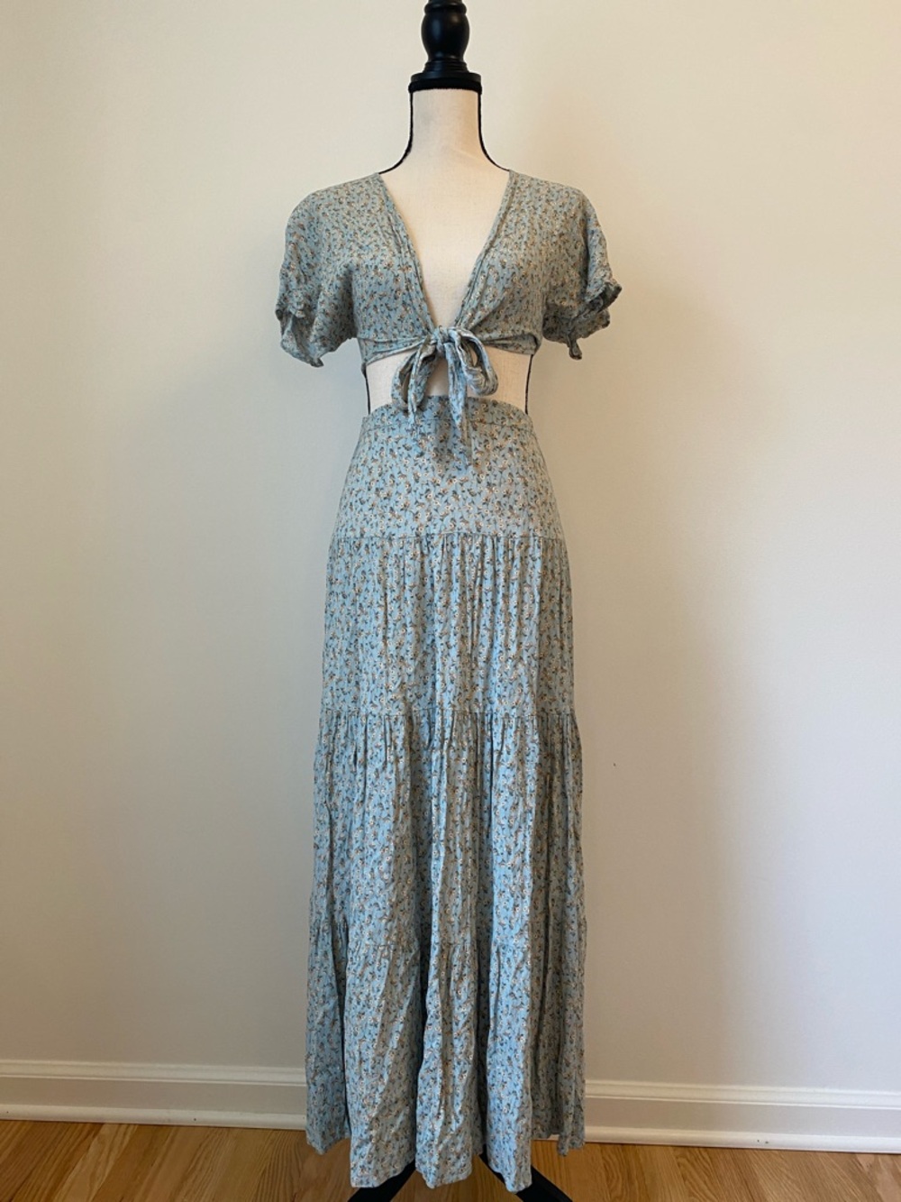 Lulus Tie-Front Coordinated Top & Skirt Set in Dusty Blue Floral